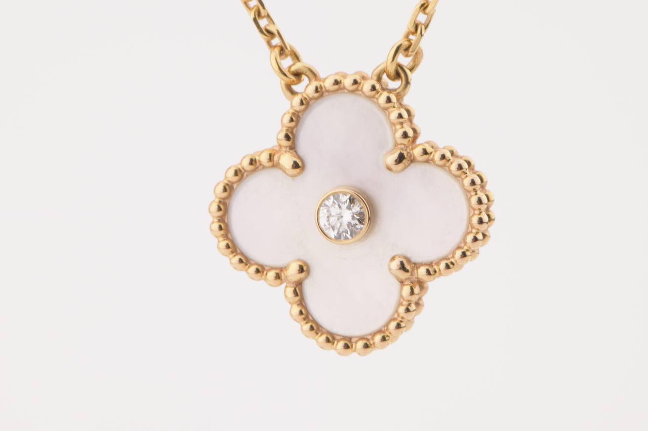 Vintage Alhambra pendant 18K white gold, Mother-of-pearl - Van Cleef &  Arpels