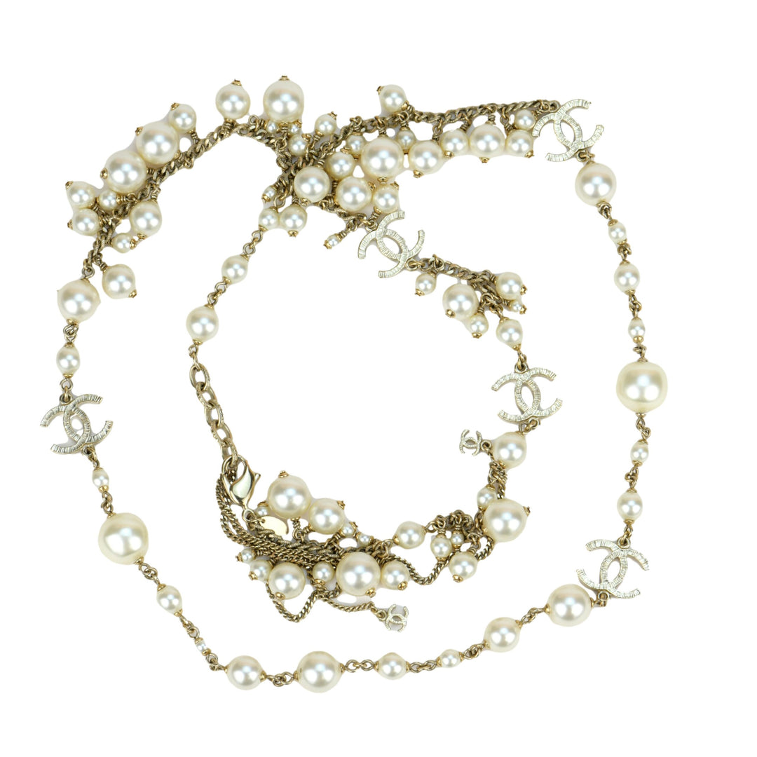 Vintage Chanel Faux Pearl Necklace With CC Rhinestones -  Hong