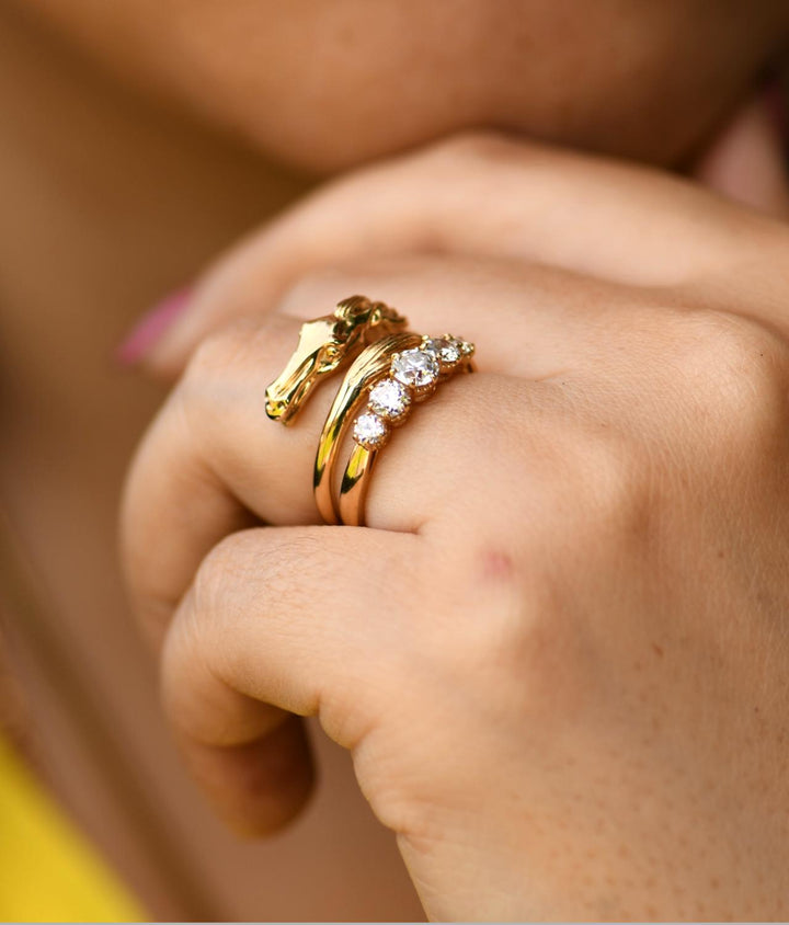 18 Karat Gold Horse Crossover Ring
