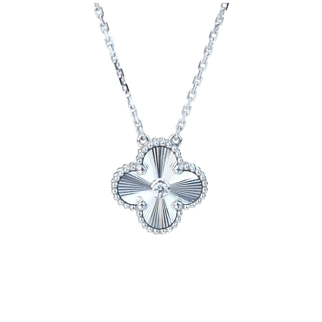 Van Cleef &amp; Arpels Holiday Season 2020 Limited Edition Alhambra Pendant
