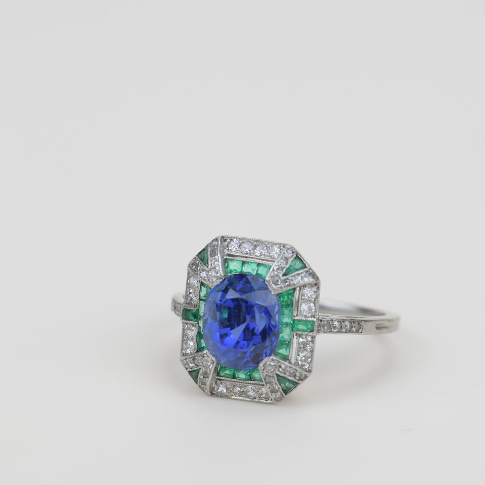 Edwardian Platinum Sapphire Emerald Diamond Ring detail photo