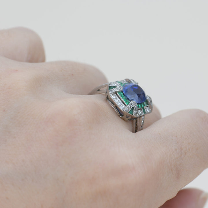 Edwardian Platinum Sapphire Emerald Diamond Ring modelling photo