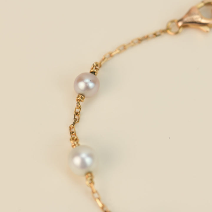 Cartier Trinity 18K Golds Pearl Bracelet detail photo
