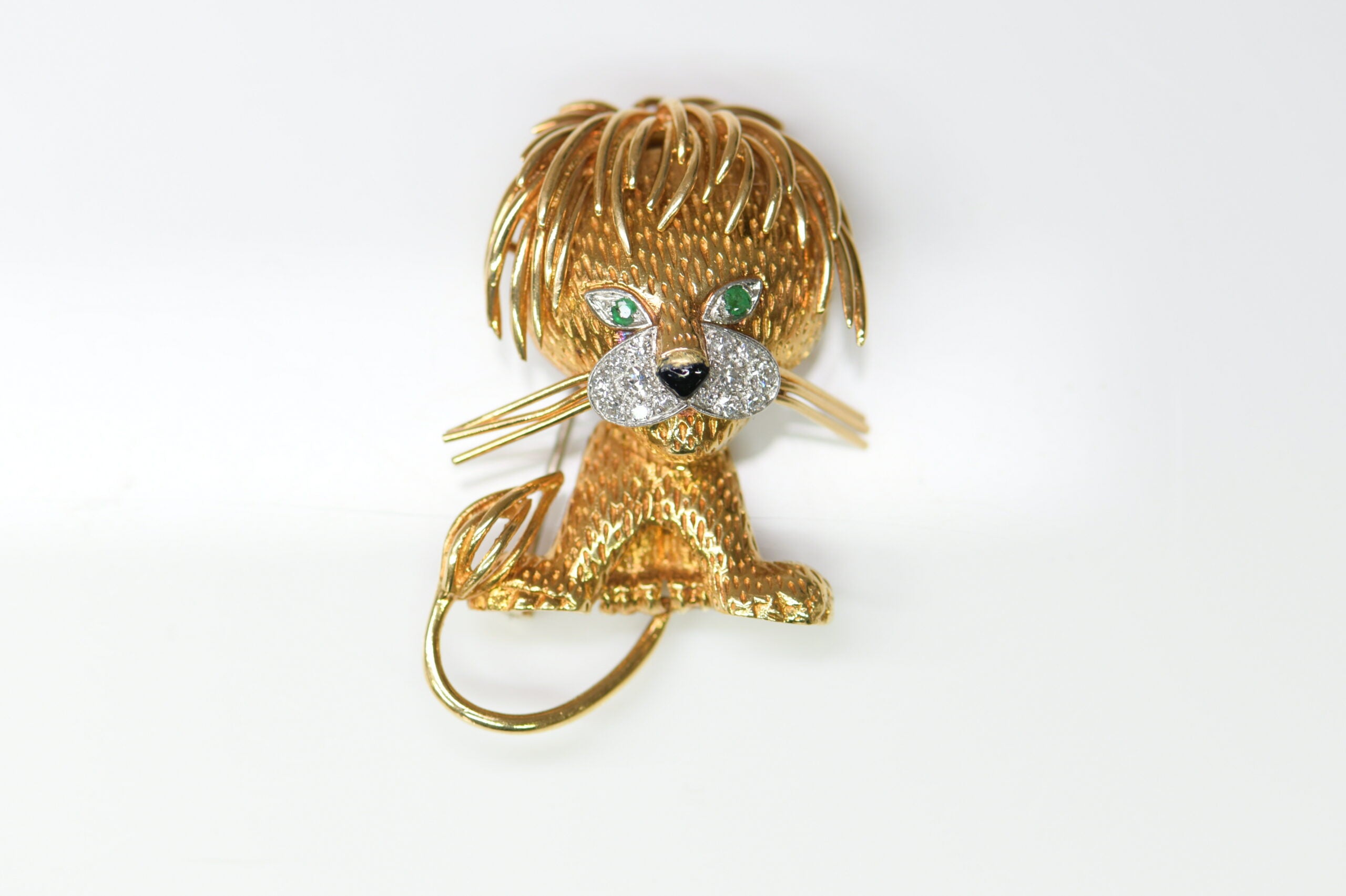 Van cleef online lion brooch