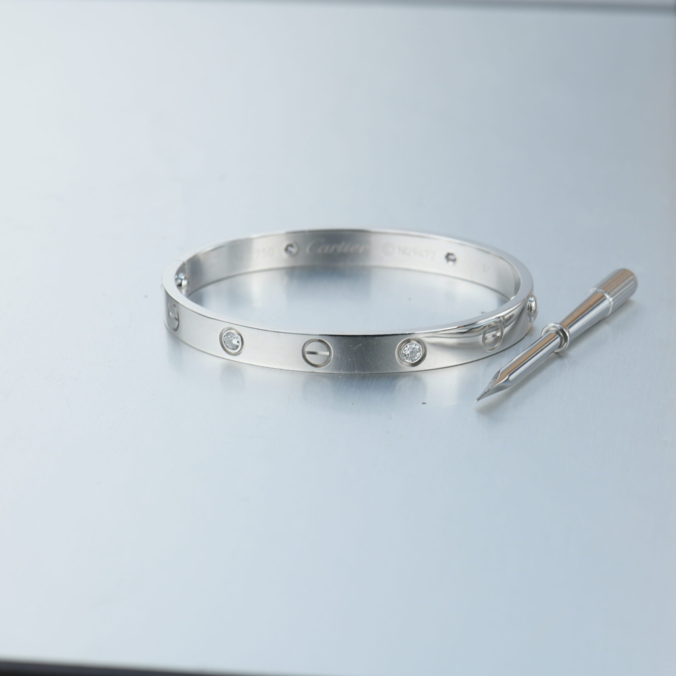 Cartier love bracelet on sale white gold 4 diamonds