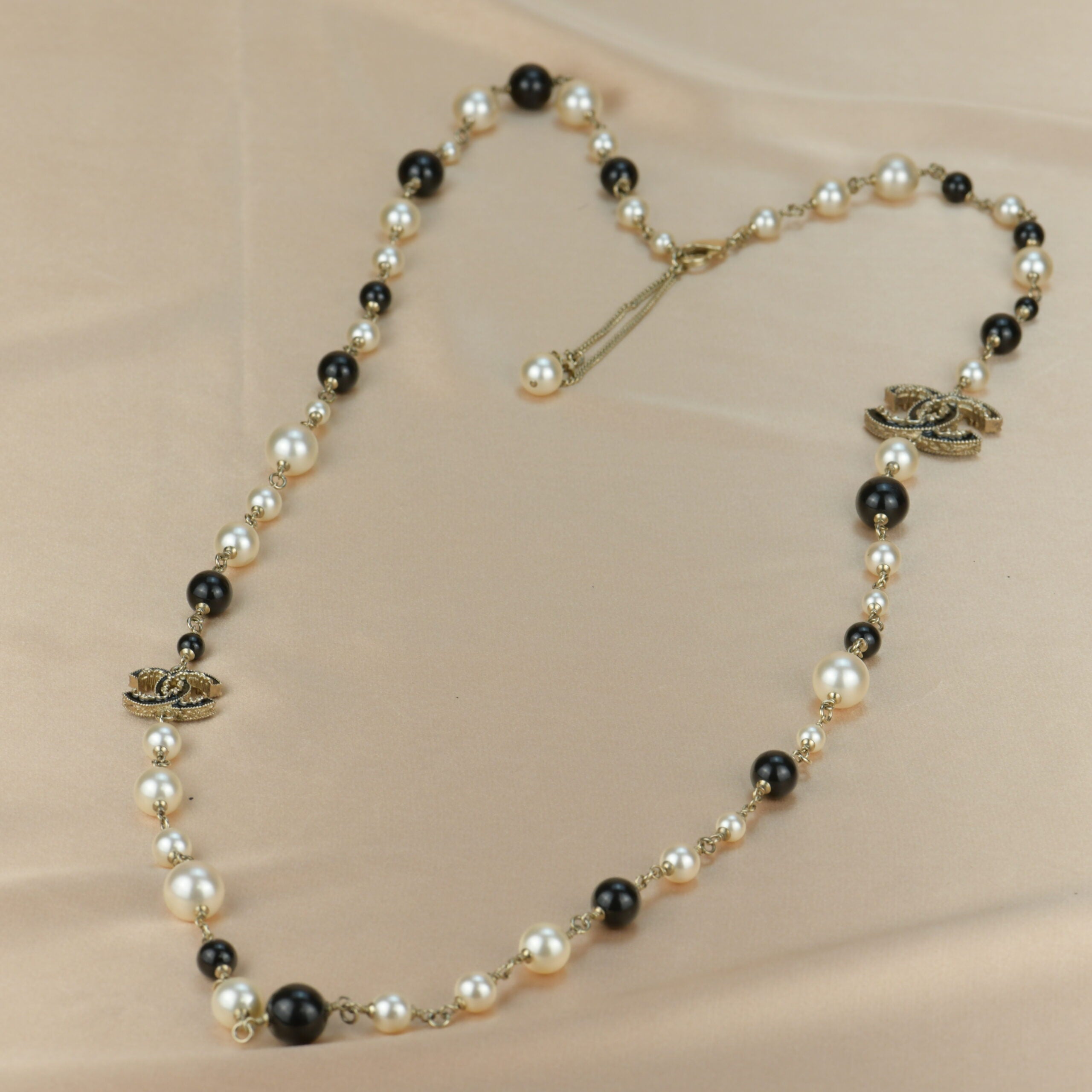CHANEL 1981 Vintage Gripoix CLEAR Crystals Faux PEARL 54
