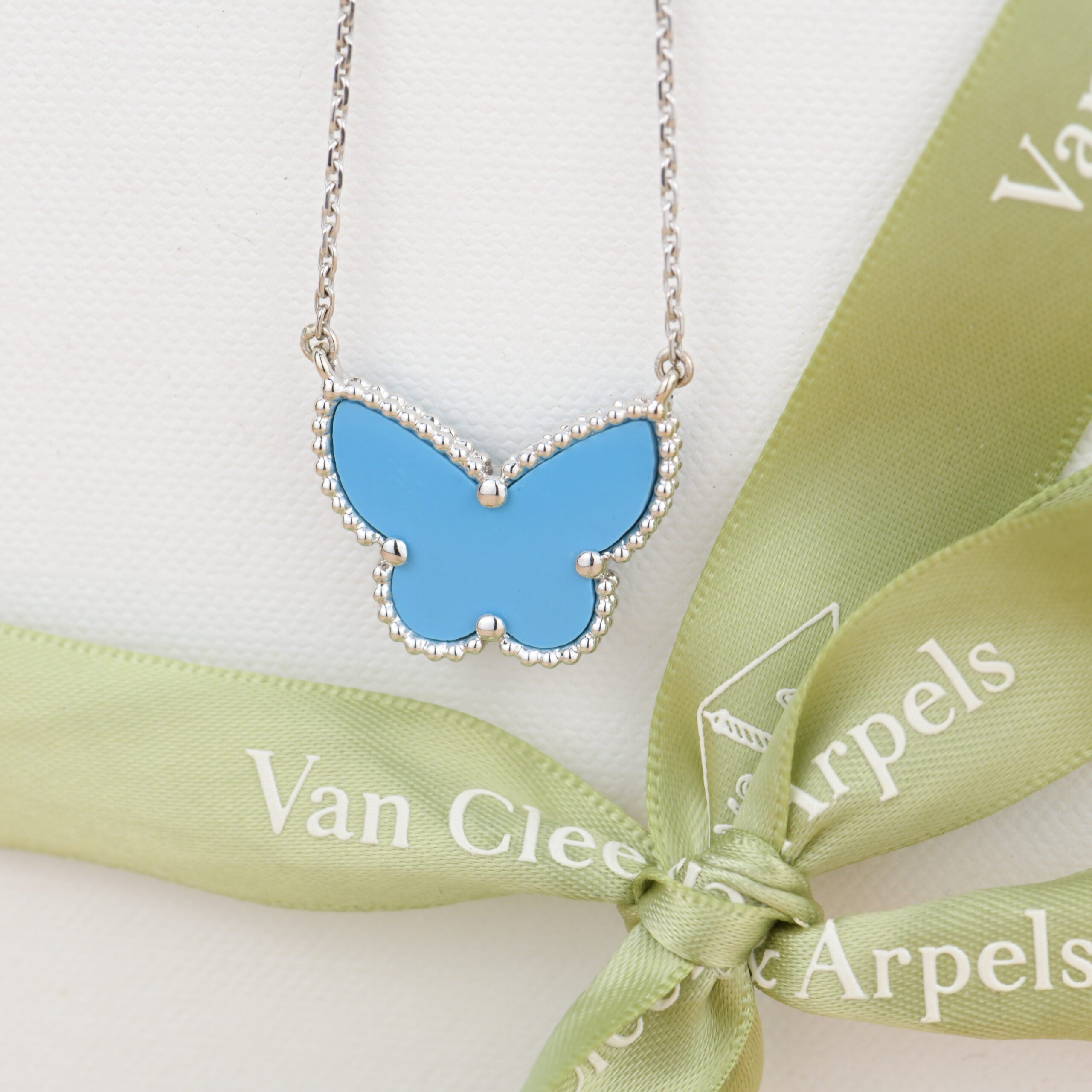 VAN CLEEF & ARPELS Butterfly Pendant Turquoise/ Diamond/ YG - Timeless  Luxuries