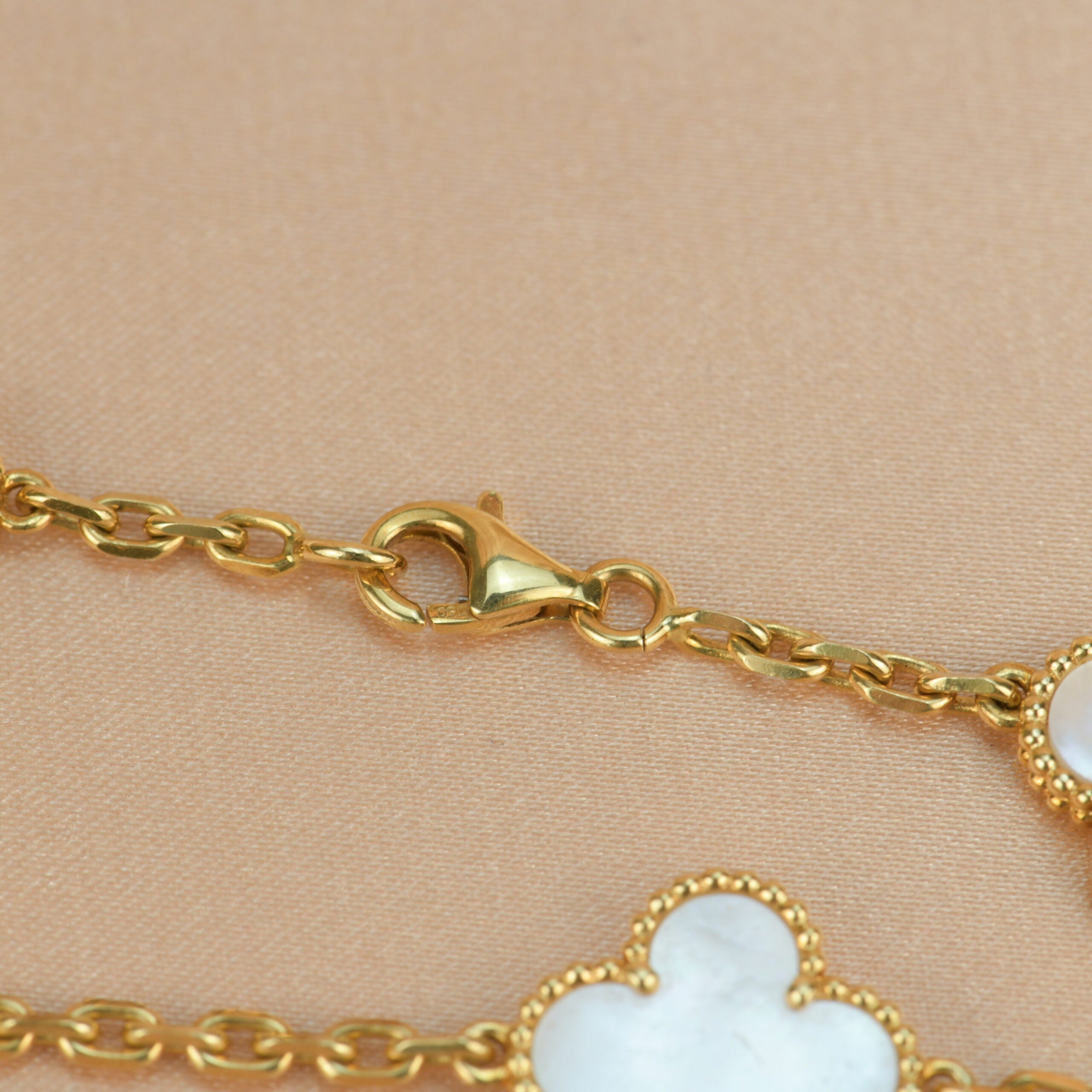 Van Cleef & Arpels Vintage Alhambra 20 Motifs Mother of Pearl Long