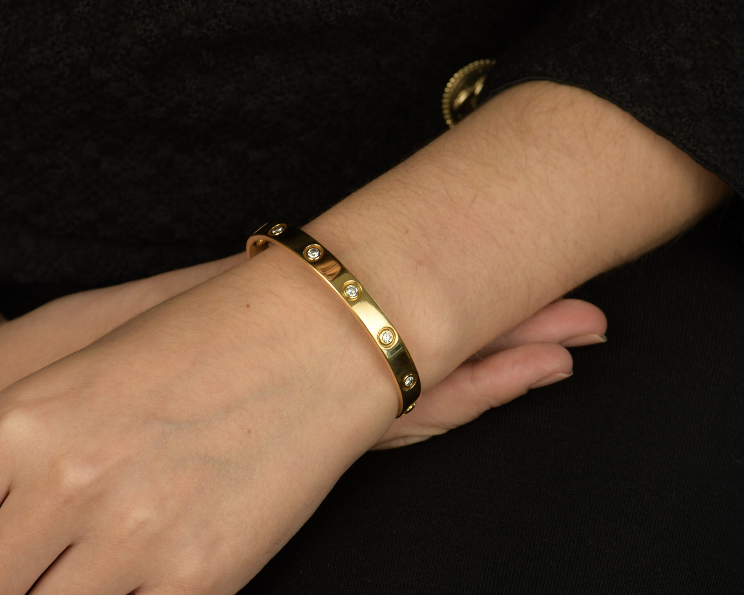 Cartier love bracelet discount yellow gold size 17