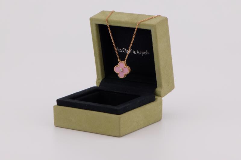 Sweet replica Van Cleef & Arpels Alhambra pink gold heart pendant carnelian  : vancleef-jewelry