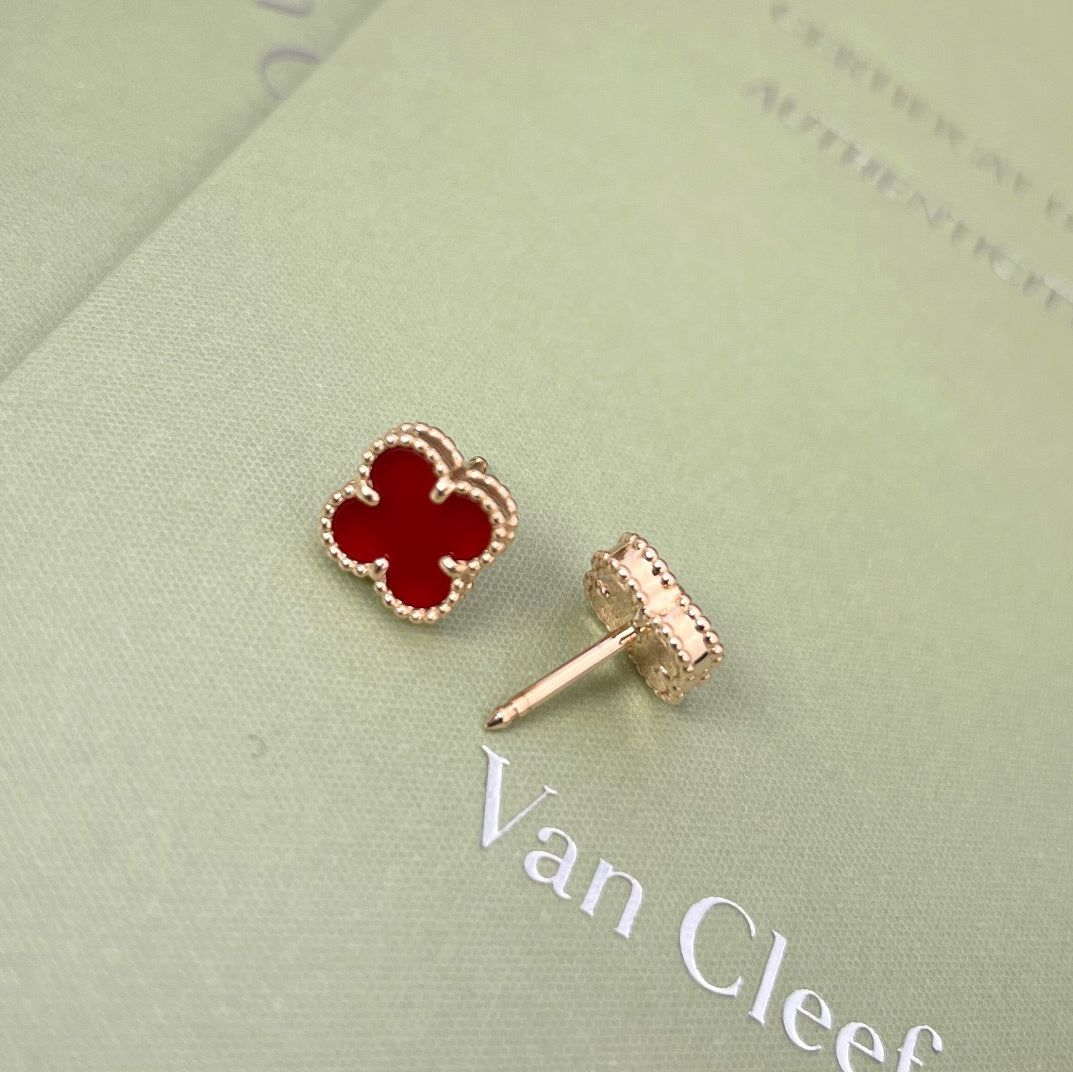 Van Cleef & Arpels Bracelet Review  red carnelian sweet alhambra 