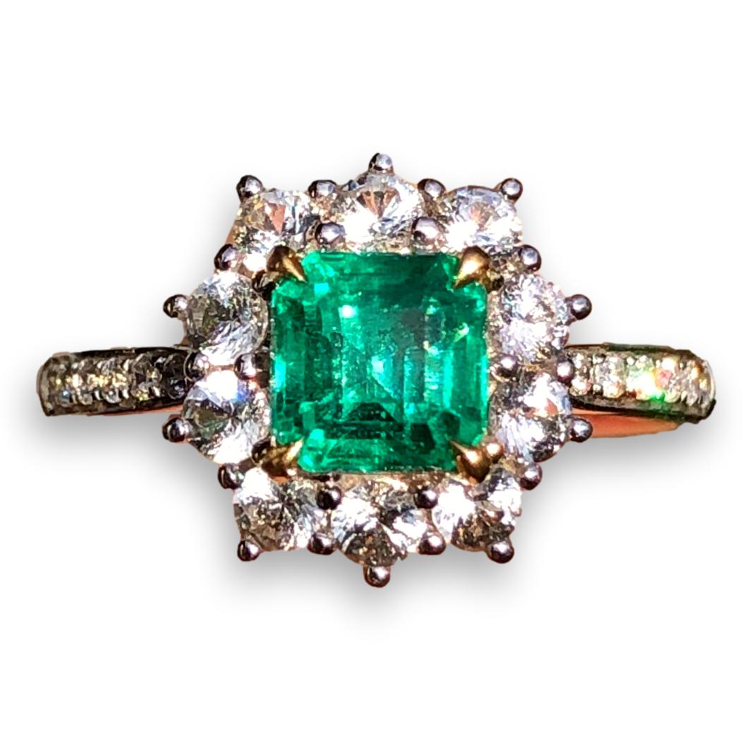 18K white gold emerald diamond ring