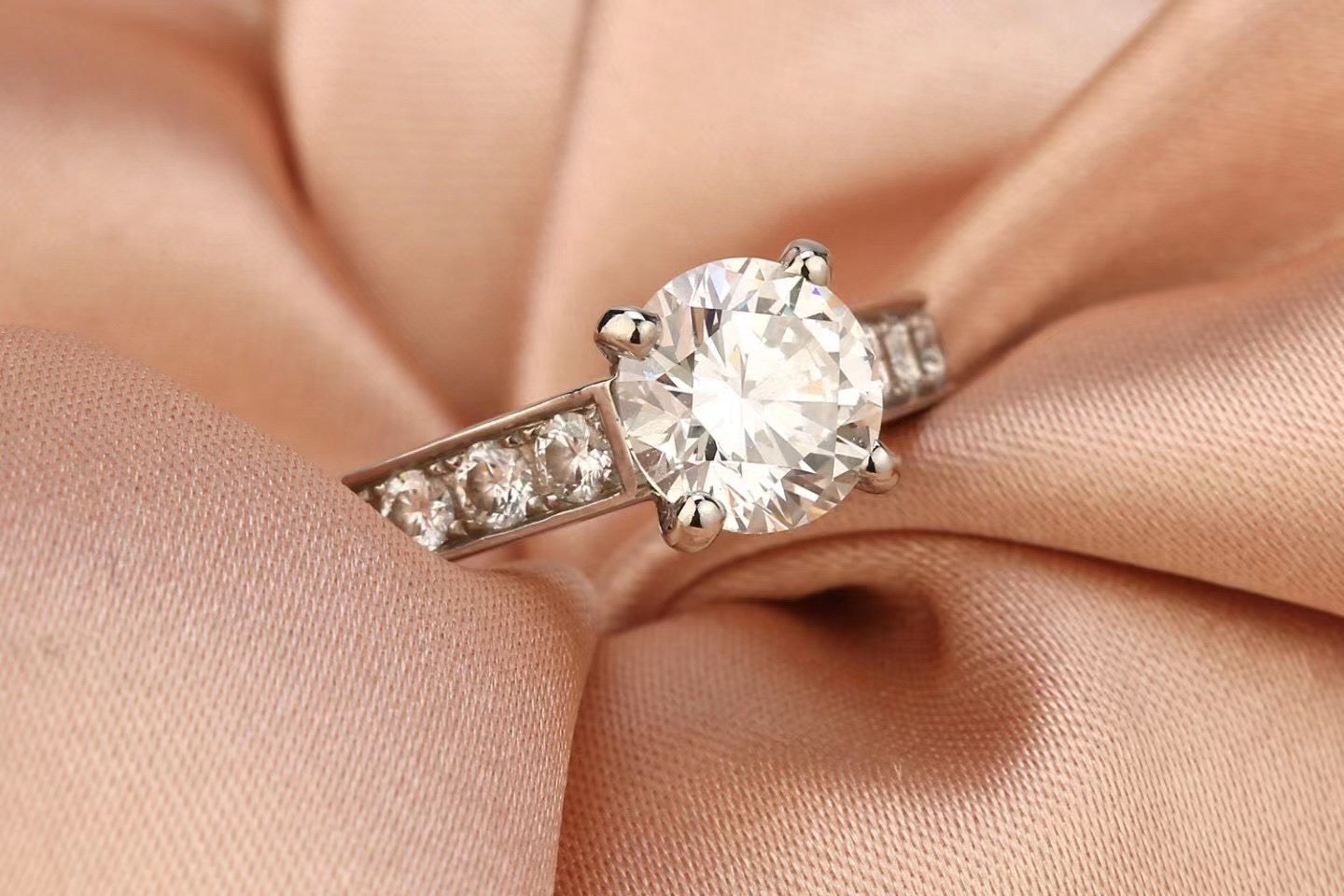 Cartier halo engagement online ring