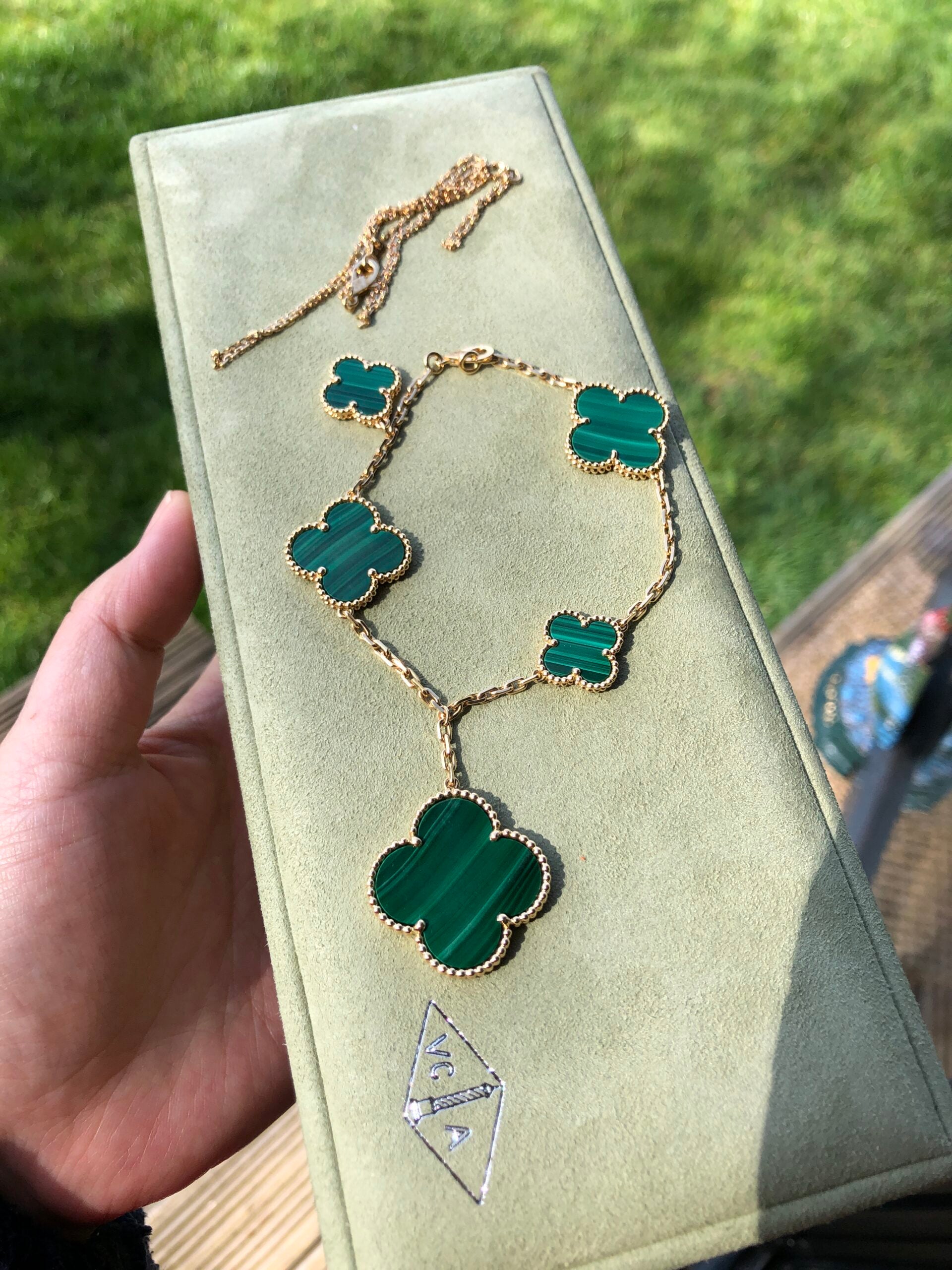 Van cleef sale alhambra green bracelet