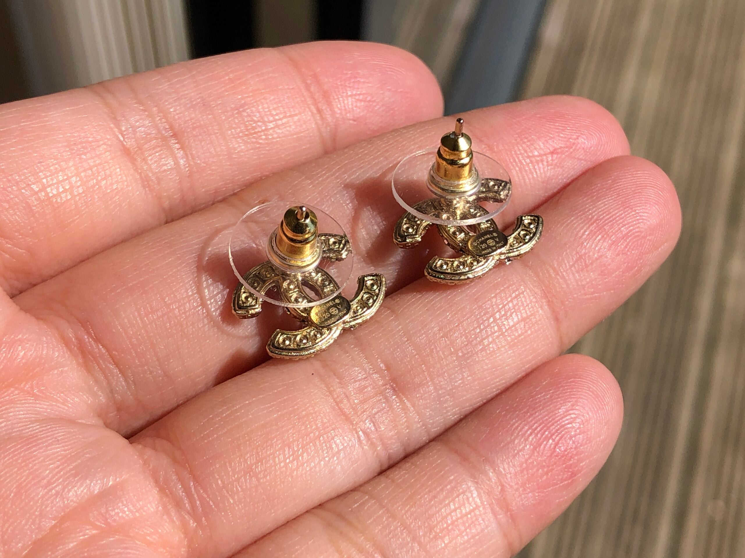 【SELL】国内発送クリスタル イヤークリップ ゴールドトーン Vintage Chanel 24K Gold Plated Pearl Round CC Button Clip On