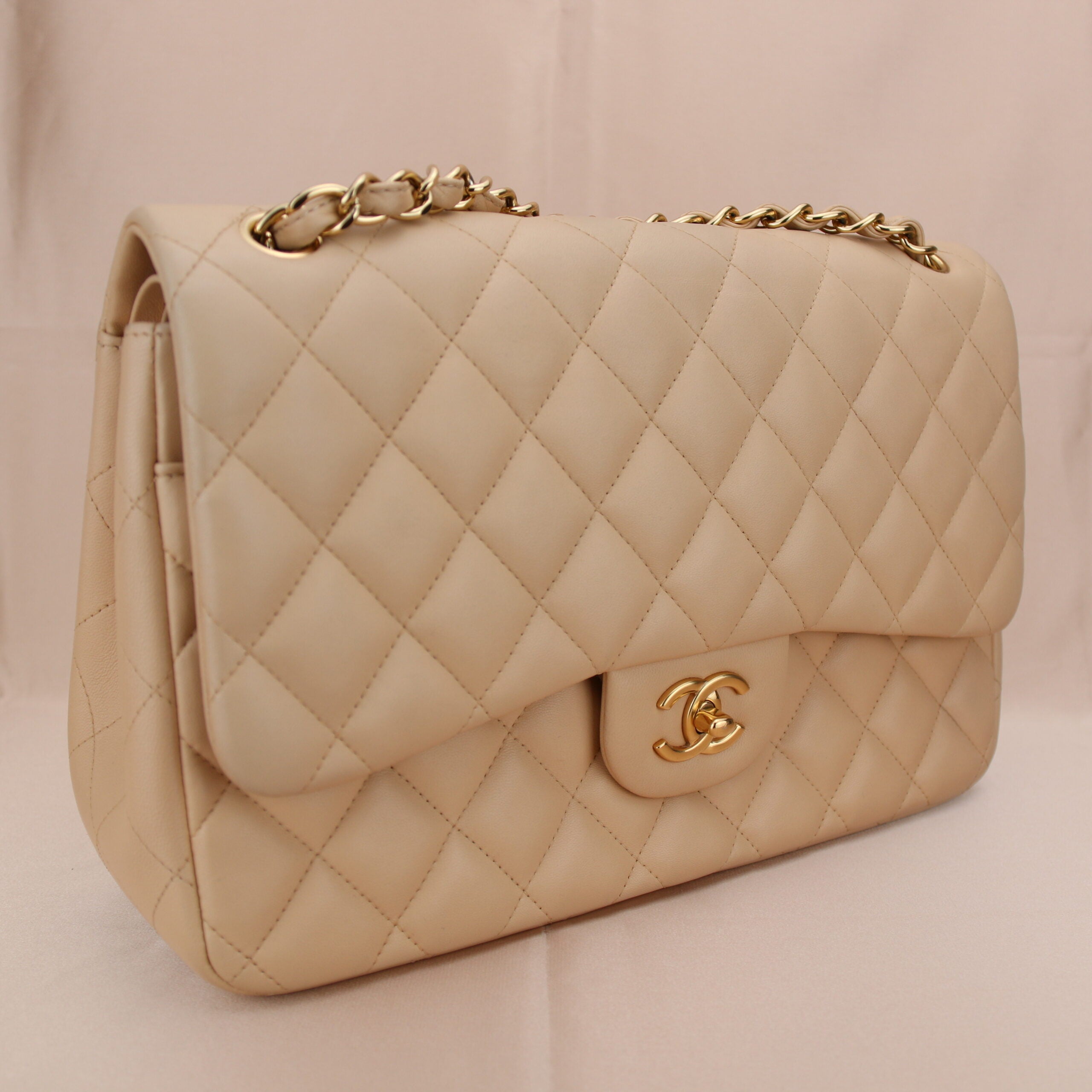 Chanel jumbo beige discount lambskin