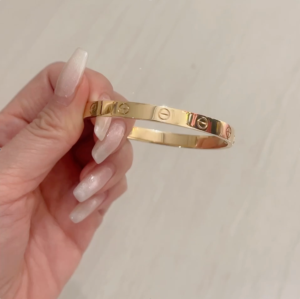 Cartier love bracelet on 2025 hand