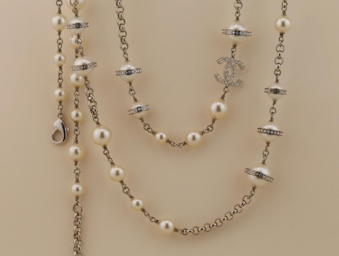 Chanel CC Logo Faux Pearl and Diamond Long Necklace – Dandelion Antiques
