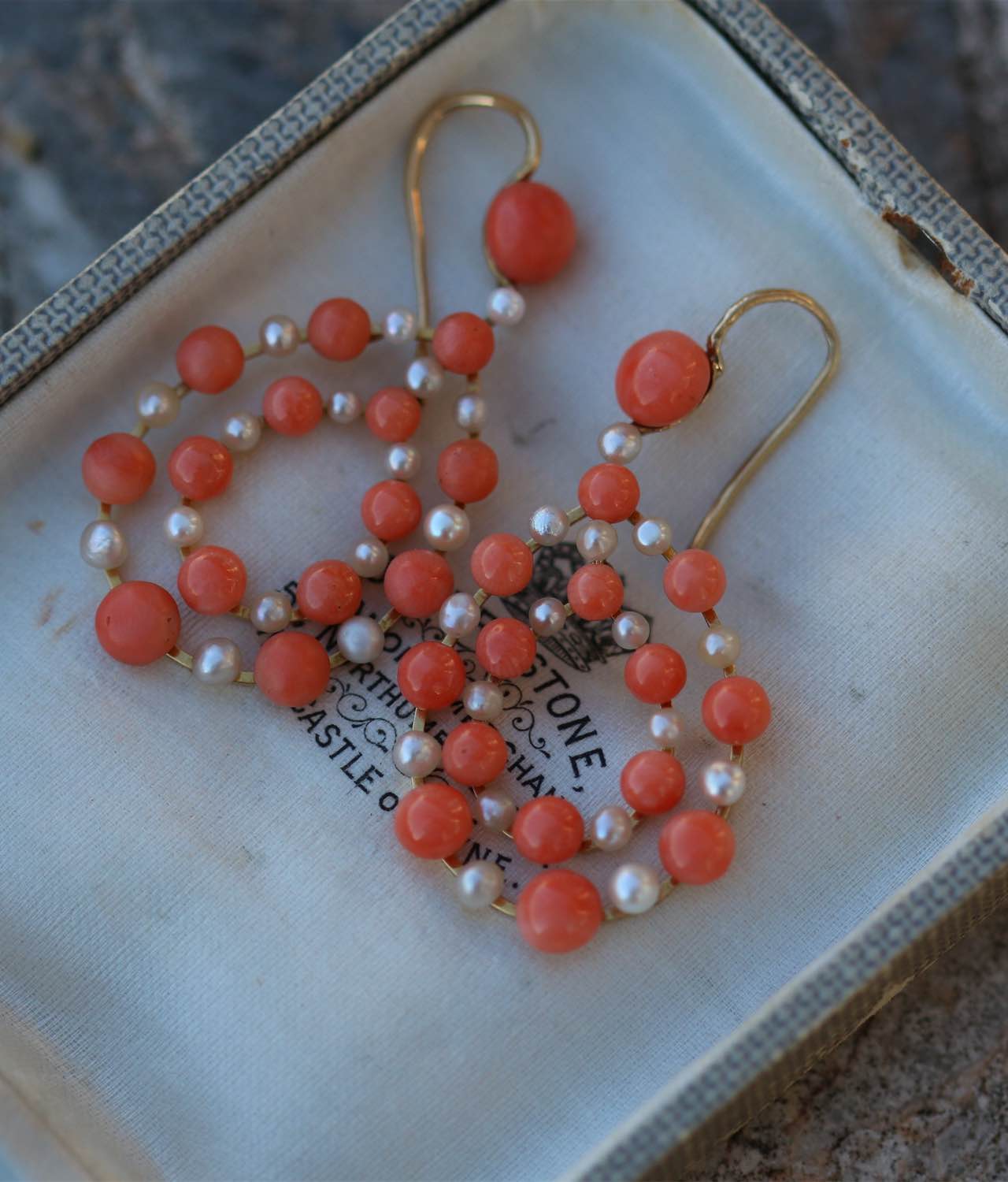 Antique gold and coral drop earrings | Galerie Pénélope