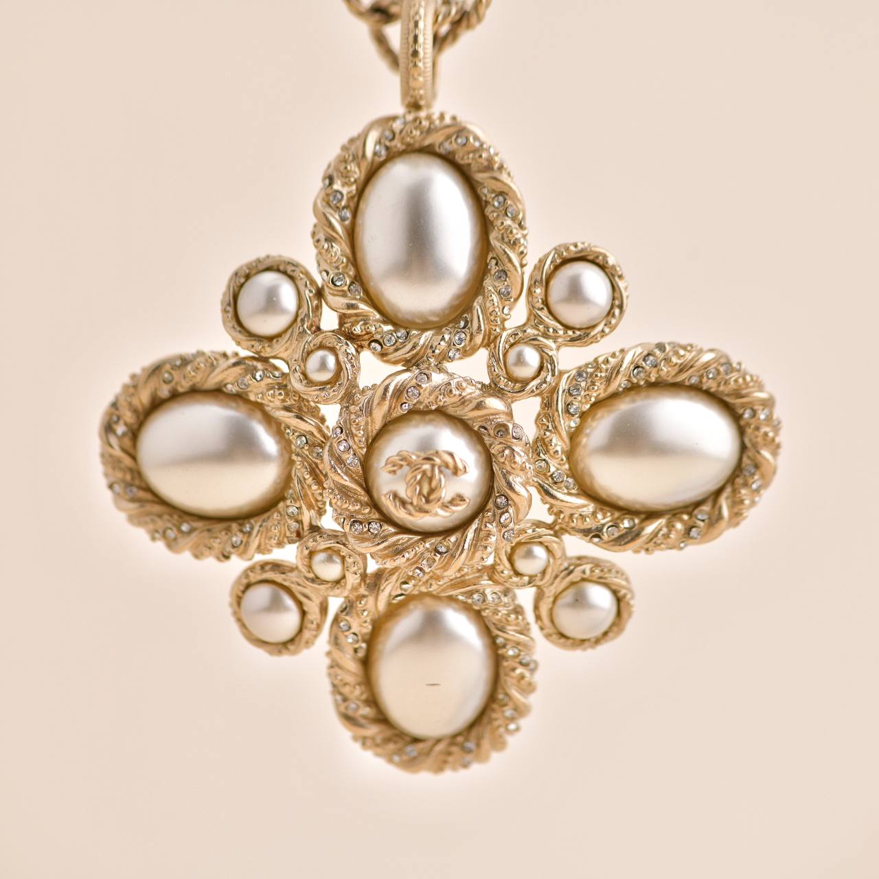 Chanel CC Baroque Pearl Necklace – Dandelion Antiques