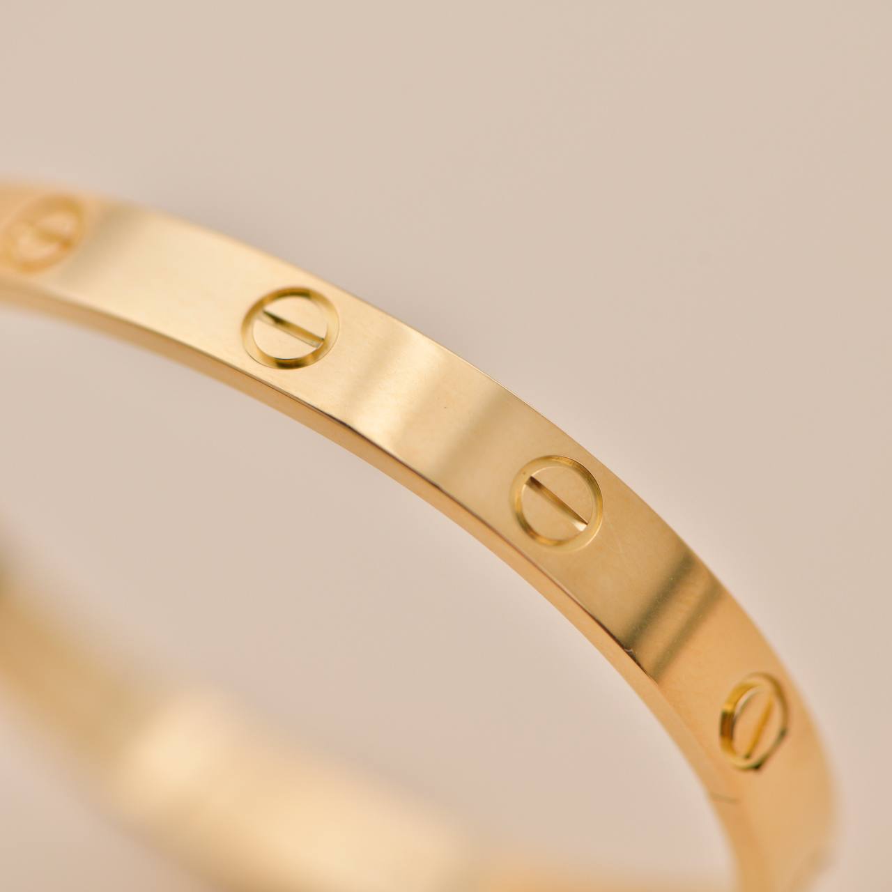 Cartier love bracelet discount yellow gold size 18