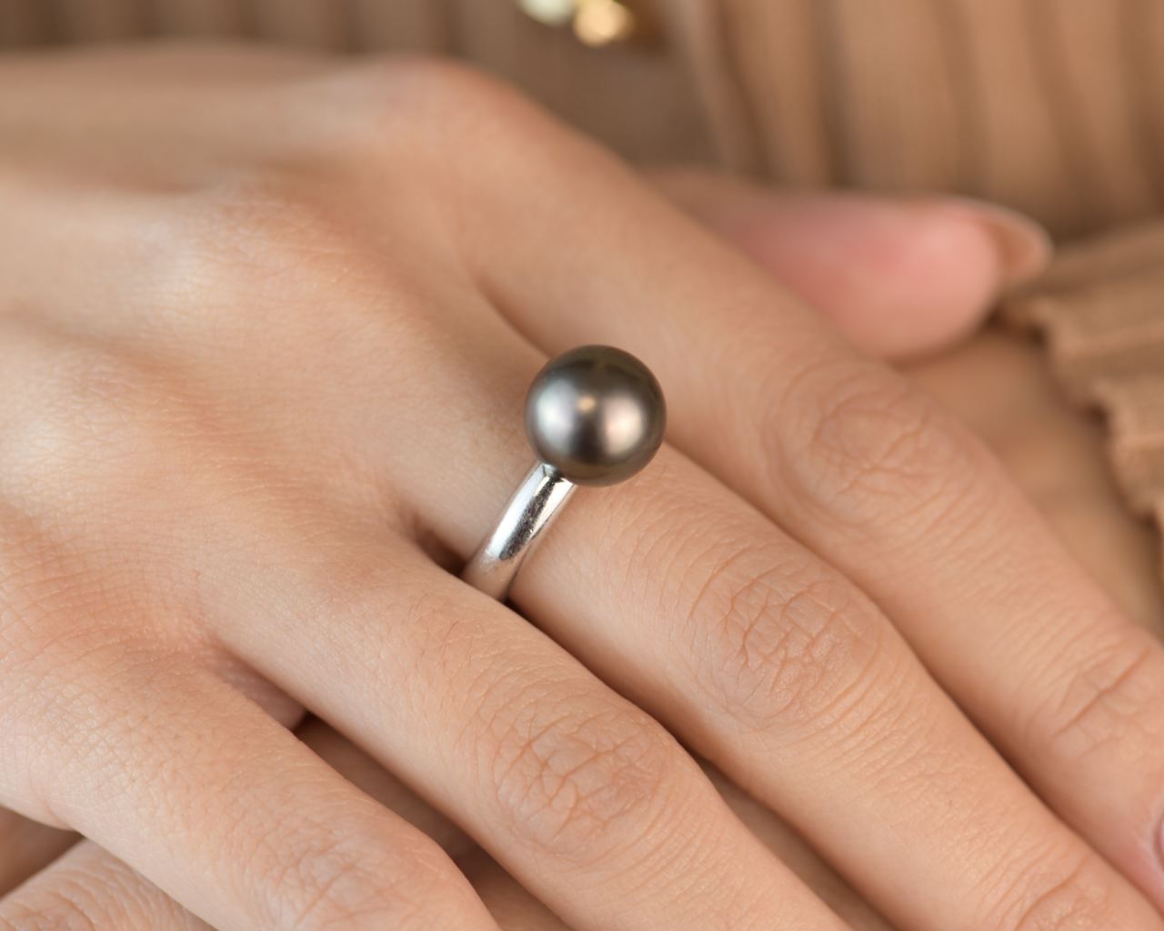 Cartier Black Pearl 18K White Gold Ring